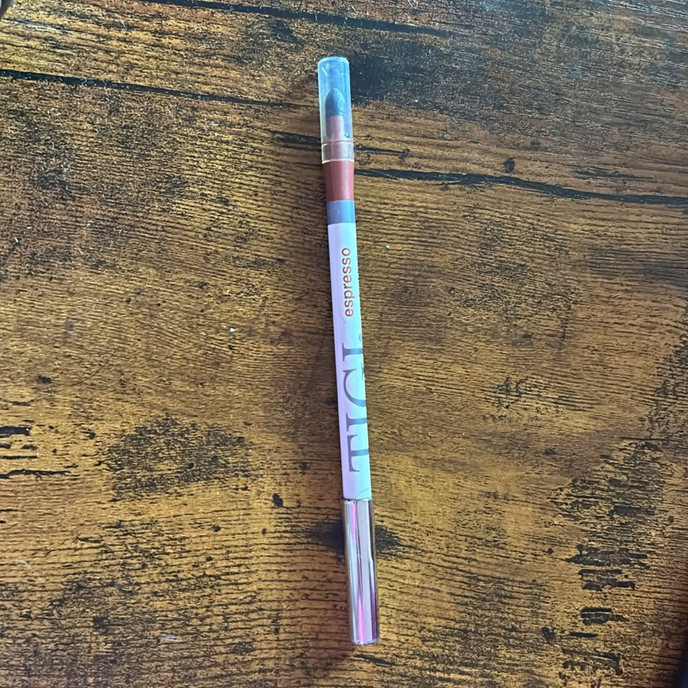 TIGI Espresso Perfect Lipliner - Brown Tone - Picture 2 of 2